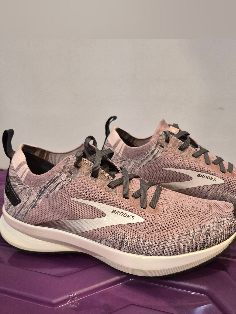 Brooks Women's Mauve-Lavender Knit Athletic Sneakers Women's 8.5